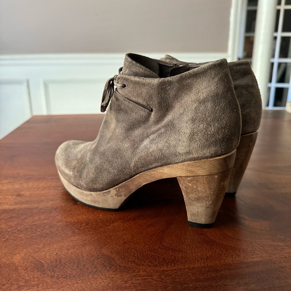 SOLD ❌ Coclico Anthropologie Tan Suede Wood Platform Ankle Bootie Zip 3.5” 6.5 - Picture 3 of 7